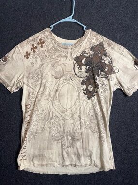 Raw State Y2K Men's Beige Short Sleeve Graphic Tee with Ornate Cross 2XL